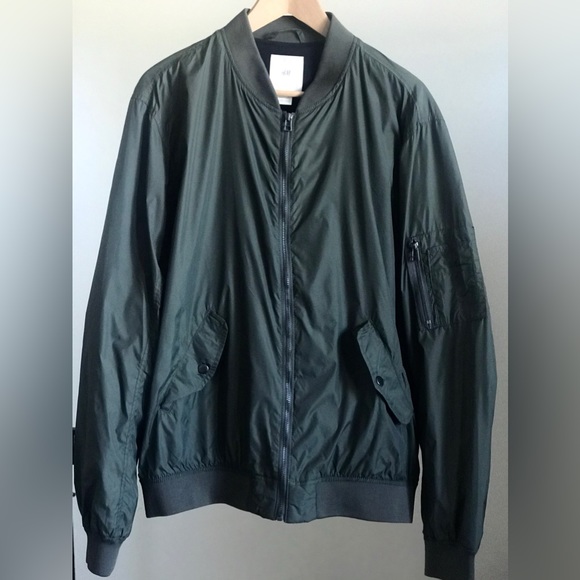 H&M LOGG Men's Army Green Bomber Jacket
Men’s Size L - Picture 4 of 8